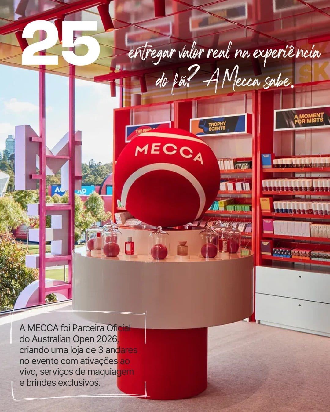 Interior de loja MECCA com exposição de produtos e design imersivo